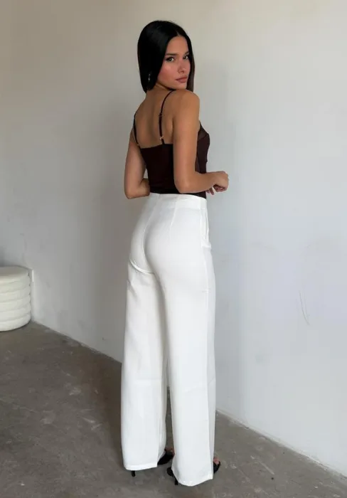 Alternative view of WIDE LEG MOUN